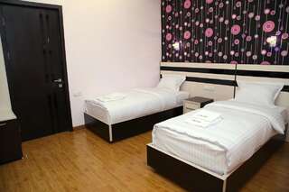 Отель Hotel For You Ереван Просторный двухместный номер с 2 отдельными кроватями-2
