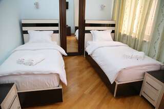 Отель Hotel For You Ереван Просторный двухместный номер с 2 отдельными кроватями-6