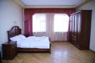 Отель Hotel For You Ереван Семейный люкс-3