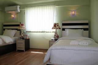 Отель Hotel For You Ереван Бюджетный двухместный номер с 2 отдельными кроватями-1