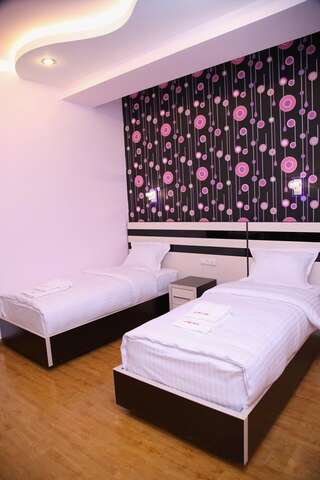 Отель Hotel For You Ереван Просторный двухместный номер с 2 отдельными кроватями-1
